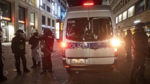 Беспорядки в Штутгарте. Разграбленные магазины и раненые полицейские после стычек с молодежью