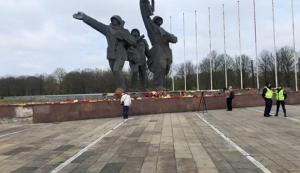 9 мая в Риге: что происходило у памятника Освободителям (+ФОТО, ВИДЕО)