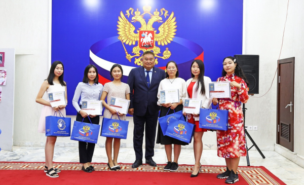 Победителей Олимпиады по РКИ в Монголии наградили ваучерами СПбГУ