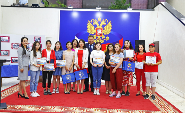 Семь школьников из Монголии завоевали путёвку в «Артек»