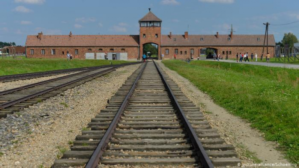Наживаясь на памяти о Холокосте: преступные авантюры внука коменданта Освенцима