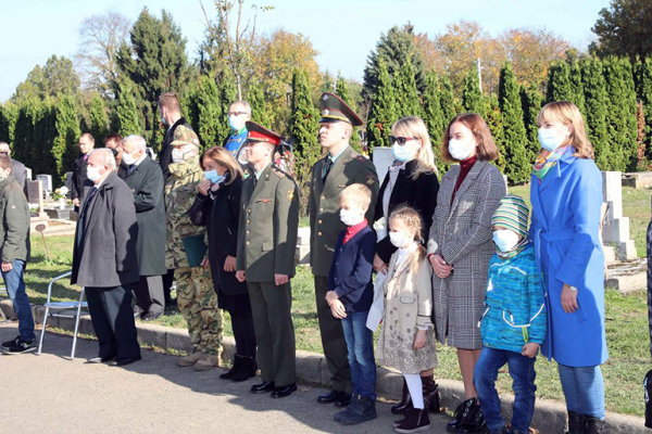 Оружейные залпы в память о павших: в венгерском Пече отметили окончание Первой мировой войны