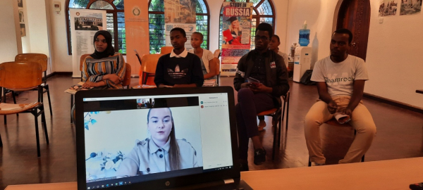 Молодёжи Танзании рассказали о российских вузах на образовательной выставке