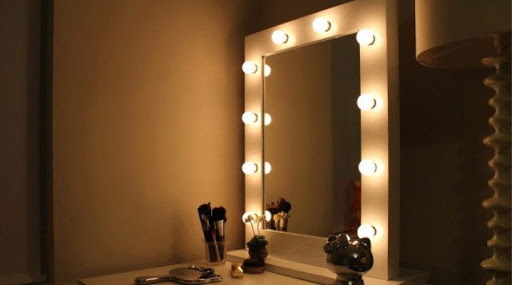 Как сделать зеркало с лампочками: несложная работа — отличный результат