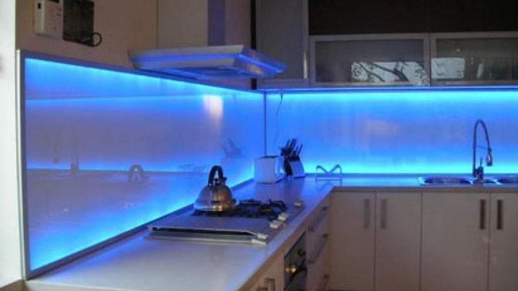 Установка подсветки для кухни