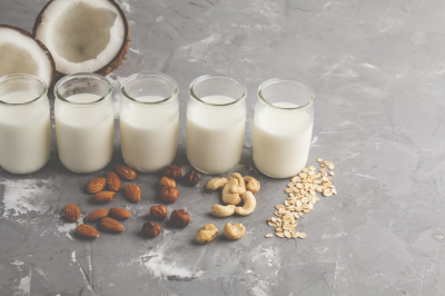 В чём преимущество растительного молока? Как обычное молоко влияет на организм?