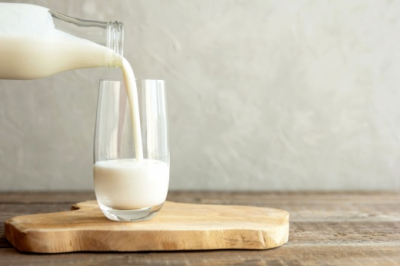 В чём преимущество растительного молока? Как обычное молоко влияет на организм?