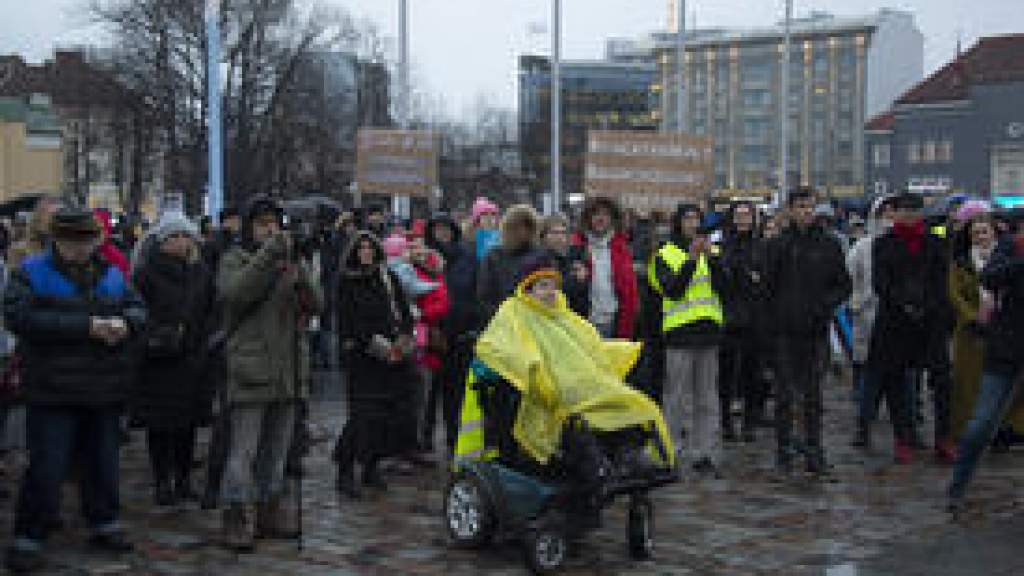 В Таллинне прошел пикет «антимасочников» — смотрите фото
