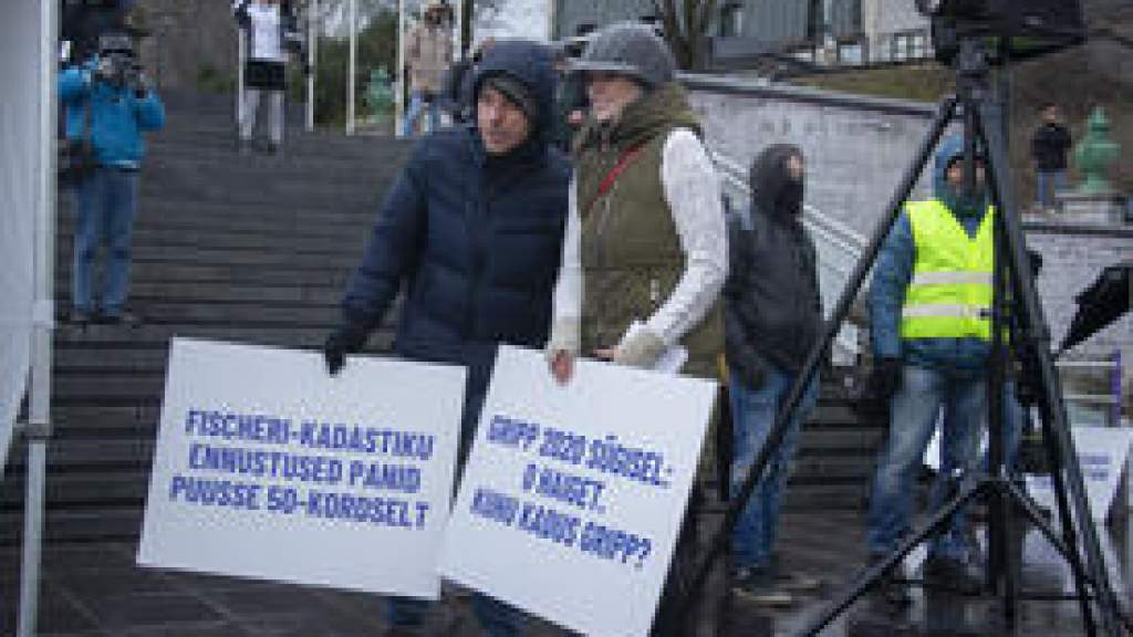 В Таллинне прошел пикет «антимасочников» — смотрите фото
