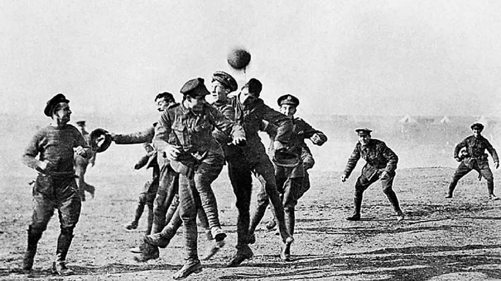 Что такое Рождественское перемирие? Как спорт объединил людей во время Первой мировой войны