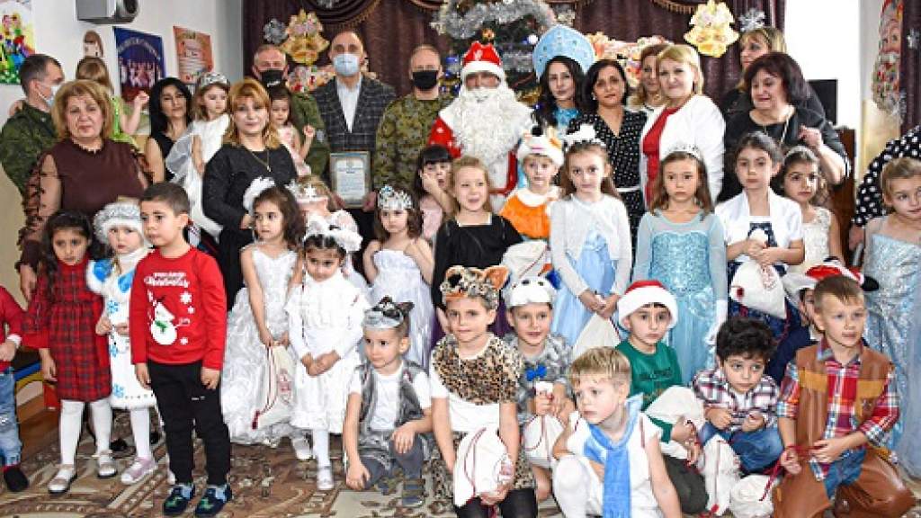Дом Москвы в Ереване поздравил детей с Новым годом
