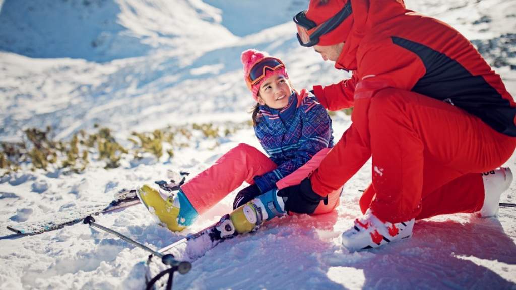 Как защититься от травм зимой? Как обезопасить себя на лыжах, ледянках и во время хоккея?
