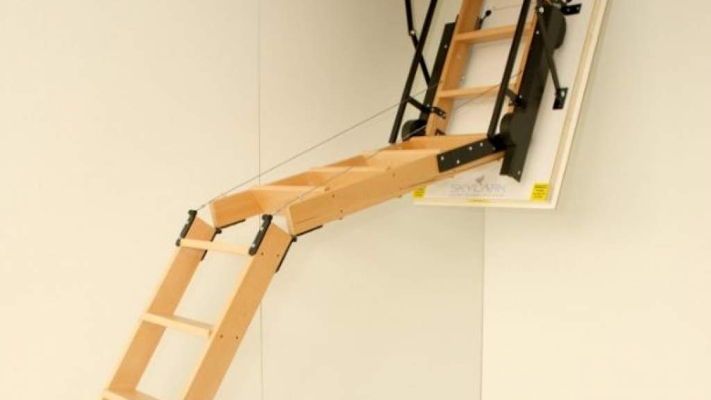 Как установить чердачную лестницу, установка лестницы на чердак, самостоятельный монтаж