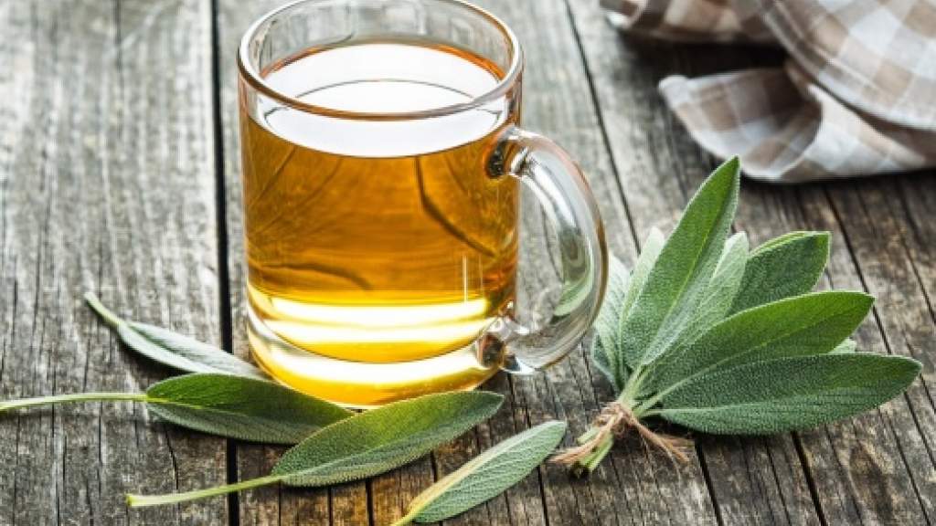Рецепты согревающего чая. Что можно добавить в чай кроме мёда и лимона?