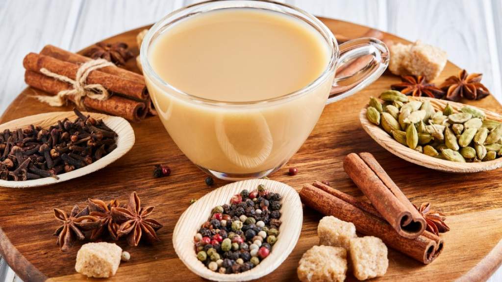 Рецепты согревающего чая. Что можно добавить в чай кроме мёда и лимона?
