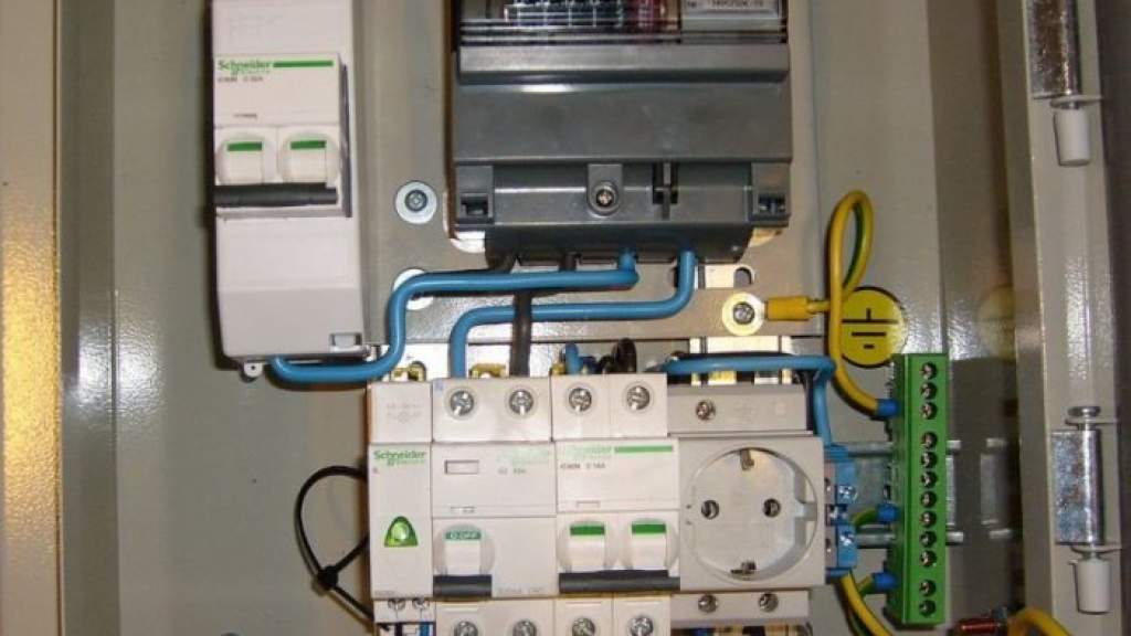 Схема электропроводки в гараже: требования, нужные приборы и монтаж