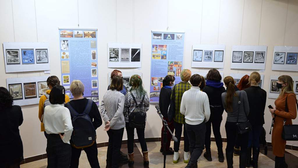 В Донецке открылась выставка, посвящённая 77-ой годовщине снятия блокады Ленинграда