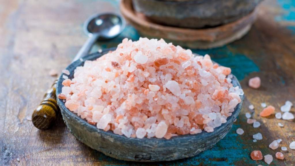 Как выбрать соль? Какой вид соли самый полезный? Чем поваренная соль отличается от морской, гималайской и йодированной?