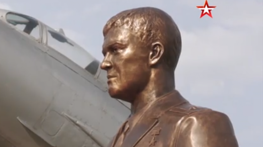 Памятник погибшему российскому лётчику открыли в Сирии