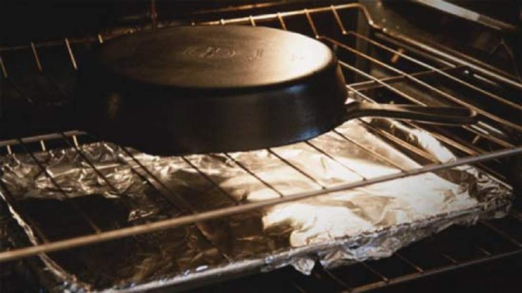 Как почистить сковороду: 20 способов спасения самой «героической» посуды