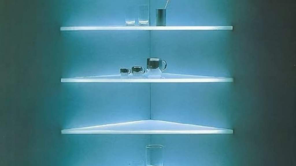 Как сделать подсветку стеклянных полок в шкафах?