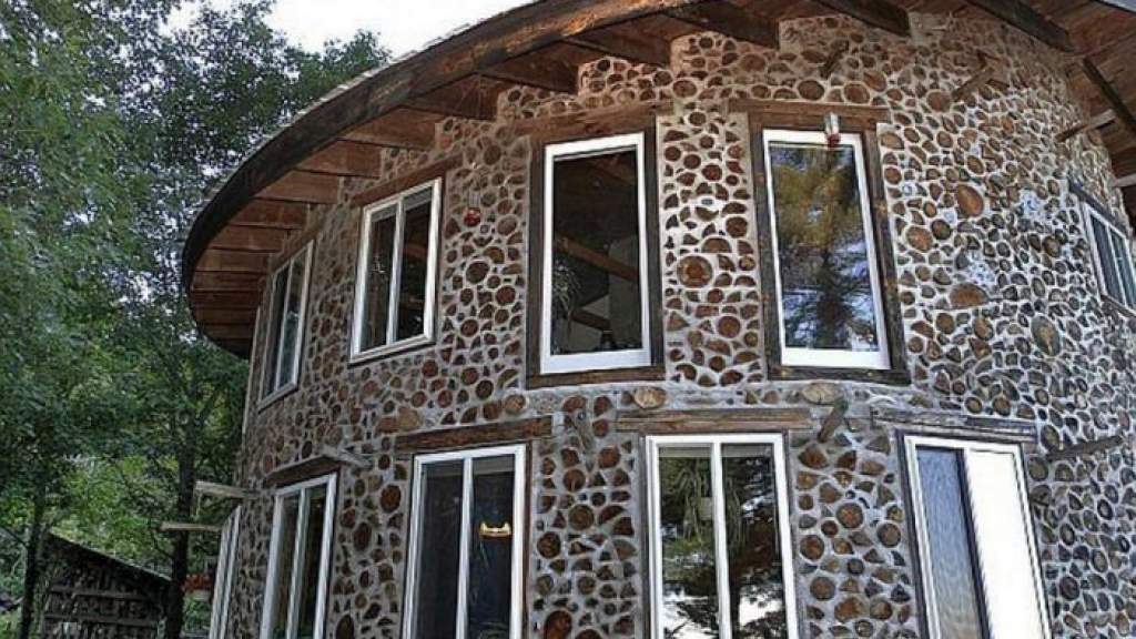 Здания из дров: технология, плюсы и минусы, проекты домов из глиночурки