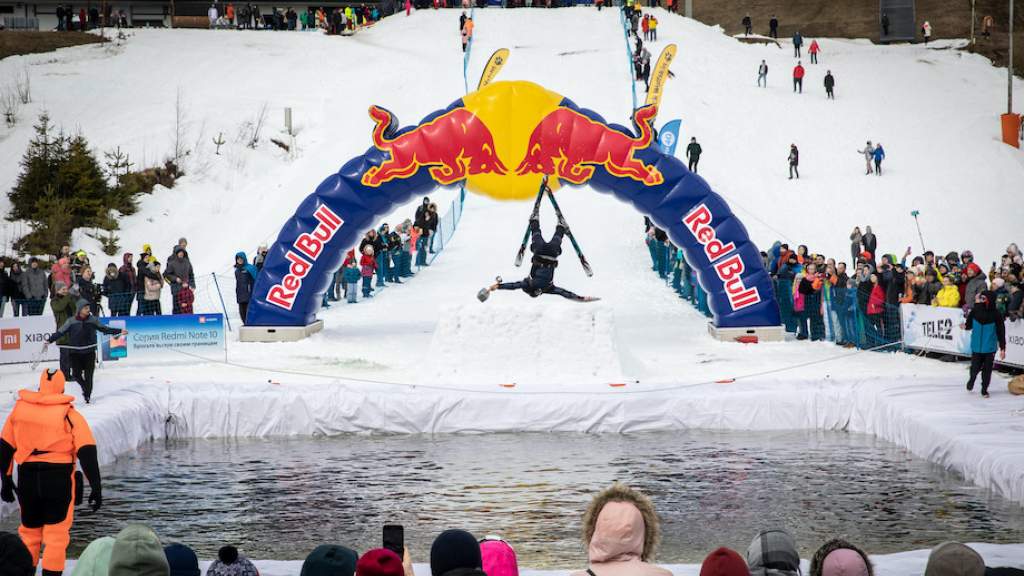 Red Bull Jump&Freeze: в чём суть соревнования, интервью с участницей турнира Анной Зотовой