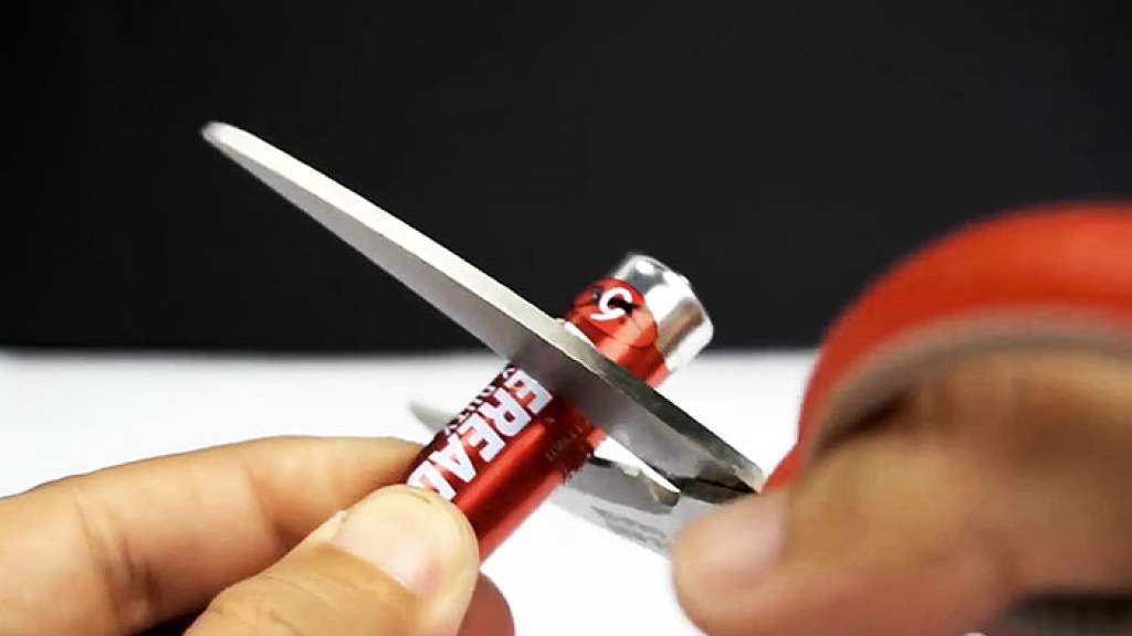 Как наточить ножницы: возможные способы борьбы с «тупостью» инструментов