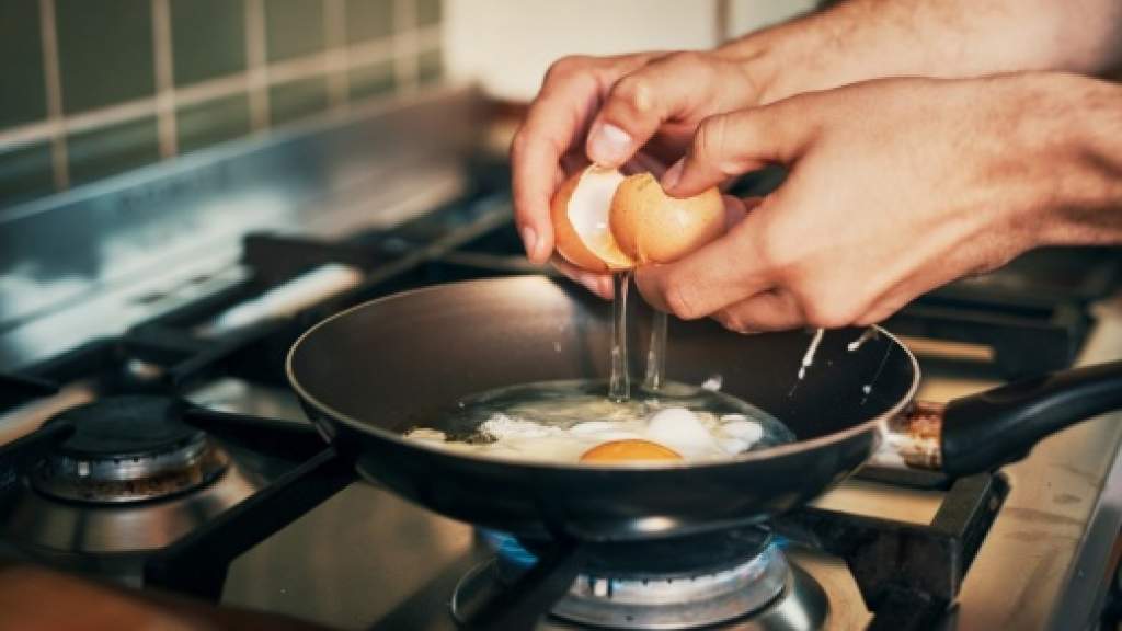 Как правильно приготовить яйца: омлет, яйца пашот, скрэмбл