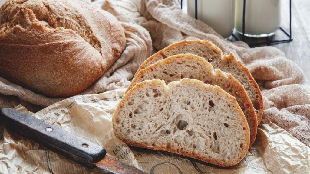 Какой хлеб наиболее и наименее калорийный, сколько калорий в разных видах хлеба?