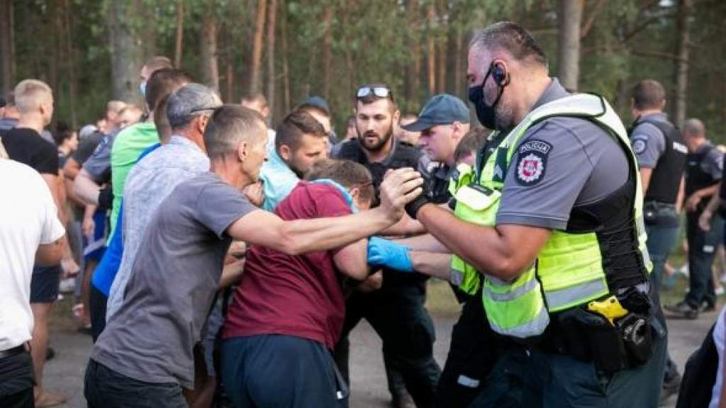 Глава МВД Литвы просит правоохрану начать расследование о сопротивлении полиции в Руднинкай